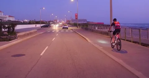 Cyclist on pedaling, view of the car driver - Ciclista a pedalar Stock Footage 77723778