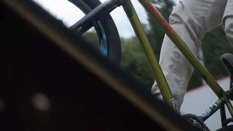 Cyclist rides around in a skate park and performs tricks 스톡 동영상 103218853