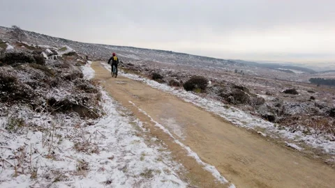 Cyclist riding along an icy path in the countryside Video stock 148170194