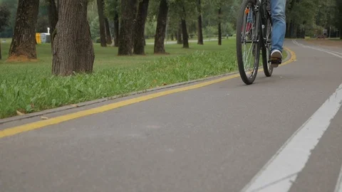 Cyclist roll on the road Video stock 94154630