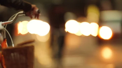 Cyclist walking at night. Vidéo 88405133