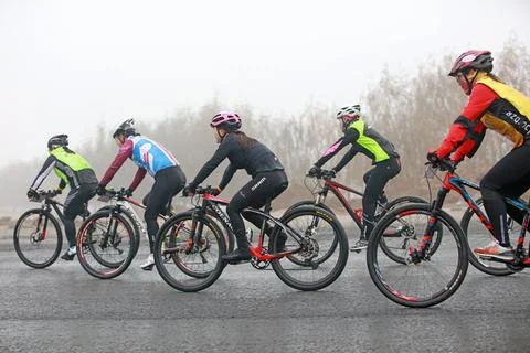 Cyclists are trying to move forward,on a Road cycling competition site. Foto stock