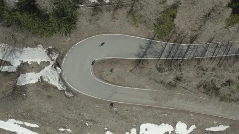 Cyclists on Col de la Forclaz (CH) 動画素材 255793111