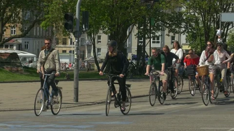 Cyclists in Copenhagen Video stock 64482582