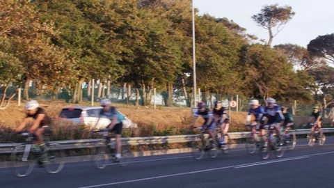 Cyclists during the Cape Town Cycle Tour with a paramedic in the foreground 스톡 동영상 104658436