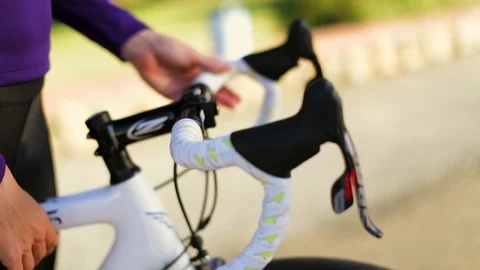 Cyclists hands on handlebars. 스톡 동영상 88405171