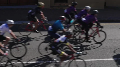 Cyclists ride through frame on road during a race, 4K 50p. 스톡 동영상 162661742
