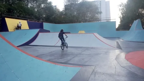 Cyclists together perform tricks at skate park Video stock 103245905