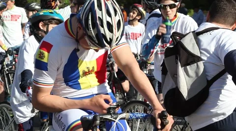 Cyclists waiting for the start of the race Stock Footage 63118128