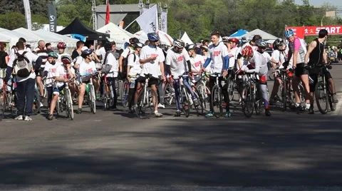 Cyclists waiting for the start of the race Stock Footage 63118243