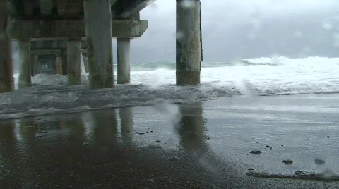 Cyclone Pier Video stock 586037