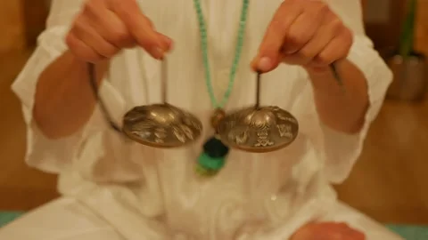 Cymbals - Meditation 库存影片 148291608