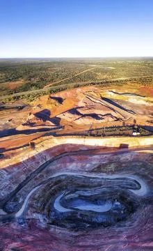 D Cobar mine pit 2 sky vert Foto stock