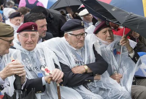 D-day Veterans Battle With The Elements While Attending A Commemoration Service  Foto stock