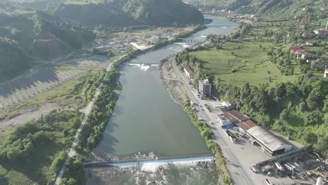 D-Log M. Ardeshen, Turkey. Flight over the Firtina River. River rapids. Sunny 動画素材 313650595