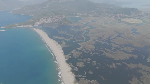 D-Log M. Dalyan, Turkey. Aerial drone view of Iztuzu Turtle Beach where Dalyan Vídeo Stock 323746462