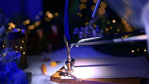 Da Vinci robot is getting ready to writ... | Stock Video | Pond5