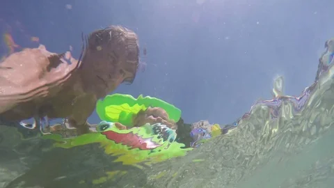 Dad and kid looking across the water for marine life. Bottom of the sea POV Stockbeeldmateriaal 78290241