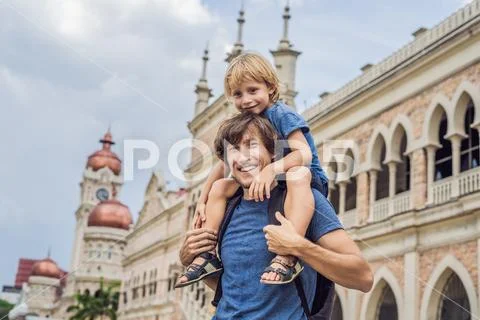Dad and son on background of Sultan Abdul Samad Building in Kuala Lumpur Stock Photos