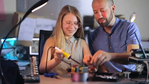 Dad Helps Daughters Collect an Electronic Device in the Home Lab. Stock Footage 95226478