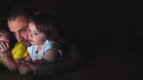 Dad with his Daughters 스톡 동영상 49322433