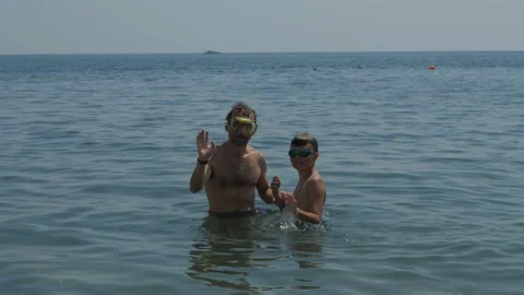 Dad with son diving in Black sea at sunny summer day, Crimea Video stock 160108321