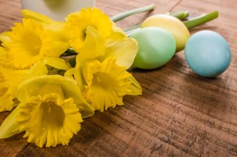 Daffodils and dyed Easter eggs Stock Photos