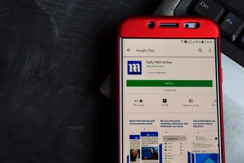 Daily Mail Online dev app on Smartphone screen. Stock-Fotos