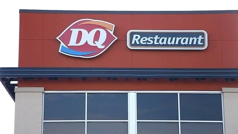 Dairy Queen storefront in Flower Mound Texas. Stock-Footage 81635871