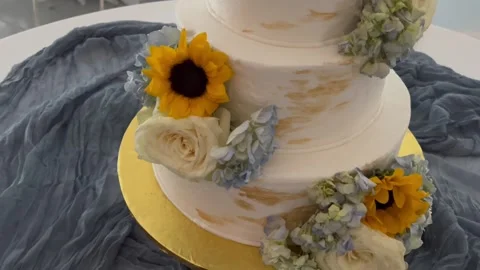 Daisy wedding cake Video stock 279516959