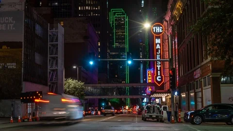Dallas night w/ intersection traffic &amp; Majestic theater marque Stock Footage 97578993
