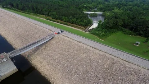 Dam and spillway 库存影片 76258727