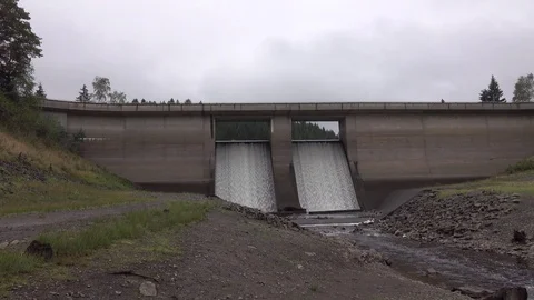 The dam and waterfall on a river in Harz 库存影片 76948654
