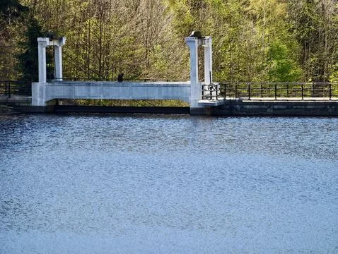 Dam designed in industrial aesthetic using concrete columns and metal raili.. Photos