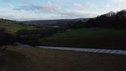 Dam Flask overflow bird flyby 4K RAW Vidéo 146195088