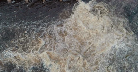 Dam Flowing River Flooding Spring Wisconsin Vídeo Stock 89016932