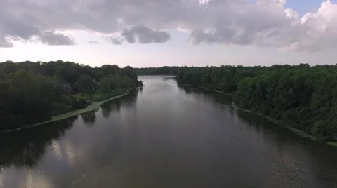 From the dam, headed to dock 库存影片 54348335