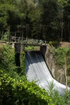 A dam for irrigating rice fields with a bridge  Foto stock