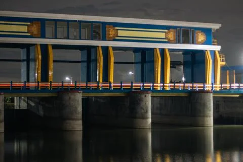 Dam at Night with Reflections Fotos Stock