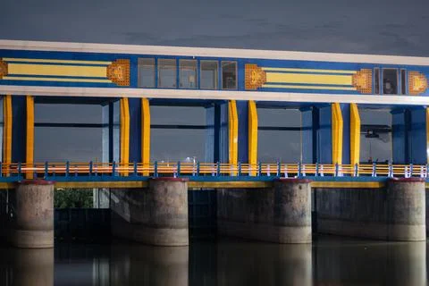 Dam Over River at Night Fotos Stock