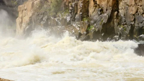 Dam Run Off Stockbeeldmateriaal 165020604