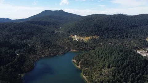 Dam seen with a slowly flying drone in Mexico 스톡 동영상 167443662