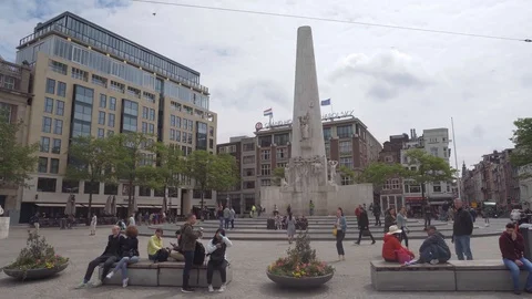 The Dam square filled with tourists Stockbeeldmateriaal 110009140