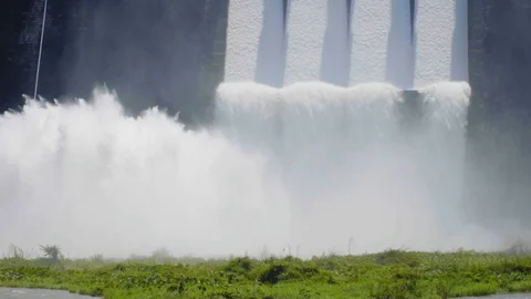 Dam water release. Water overflows during the rainy season. Khun Dan Prakan Chon Vídeo Stock 94763701
