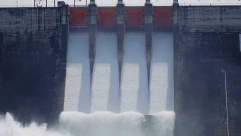 Dam water release. Water overflows during the rainy season. Khun Dan Prakan Chon Vídeos de archivo 94763719