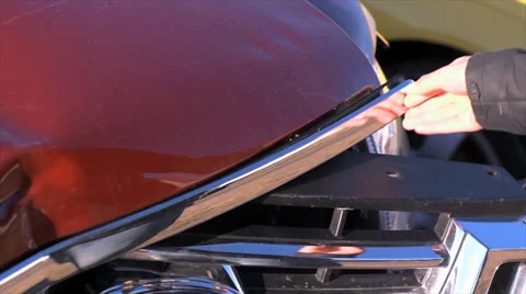 Damage Car Grill Vidéo 36806468