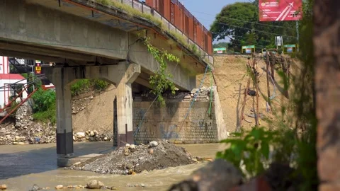 The Damaged bridge in India Видео 321039243