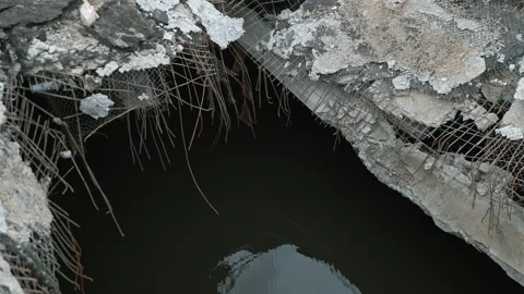 Damaged bridge by a shell of the Russian army Vidéo 200917482