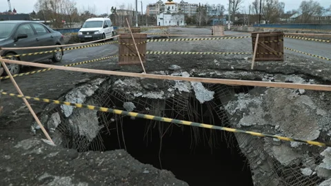 Damaged bridge by a shell of the Russian army Vidéo 200917562
