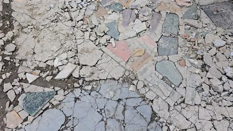 Damaged concrete pavement texture with stone fragments a close up view looking Vidéo 342586799